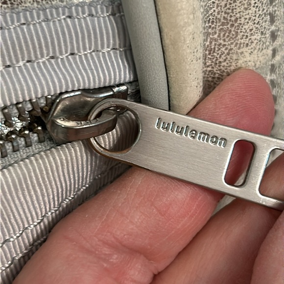 Lululemon Sweat Once A Day Bag Silver Metallic Yoga Gym Weekend Bag - Picture 4 of 16